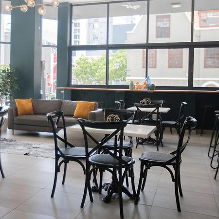 The Rhino Hotel & Apartments Кейптаун Екстериор снимка