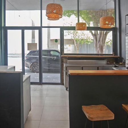 The Rhino Hotel & Apartments Кейптаун Екстериор снимка