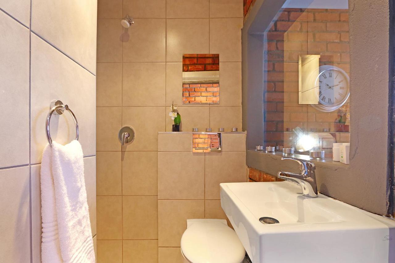 The Rhino Hotel & Apartments Кейптаун Екстериор снимка