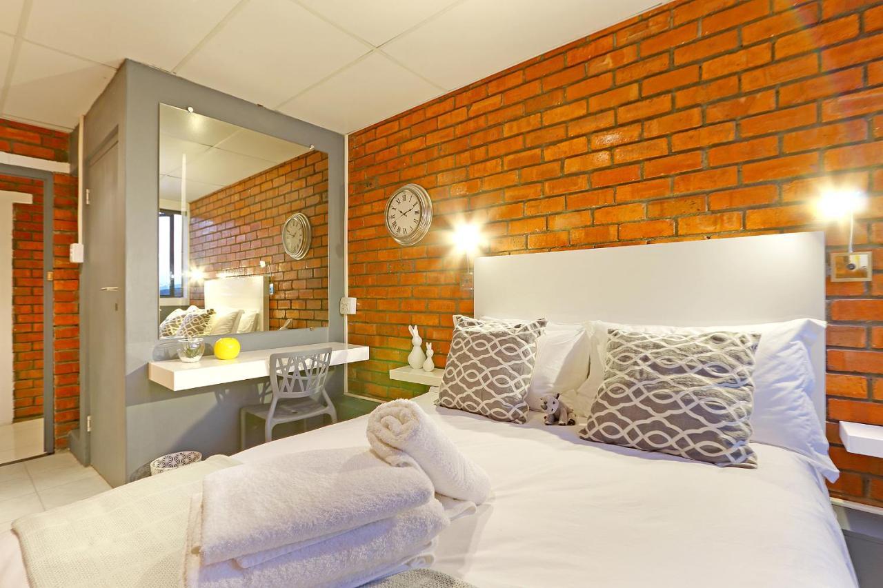 The Rhino Hotel & Apartments Кейптаун Екстериор снимка