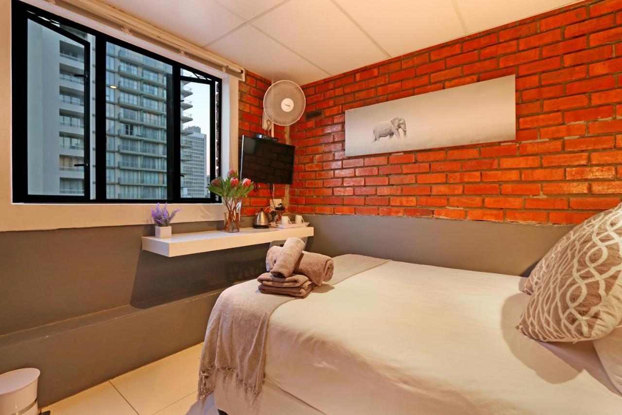 The Rhino Hotel & Apartments Кейптаун Екстериор снимка