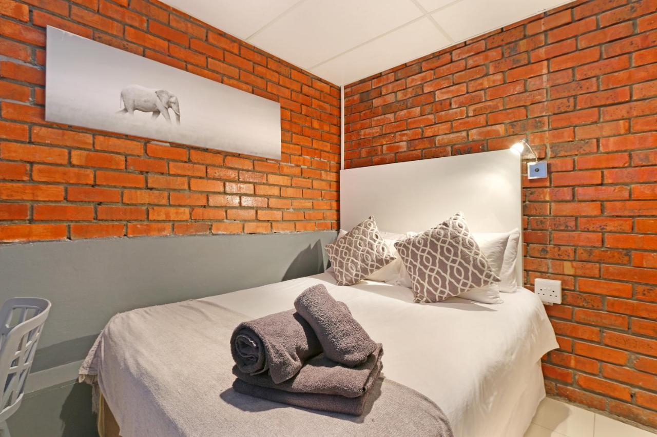 The Rhino Hotel & Apartments Кейптаун Екстериор снимка